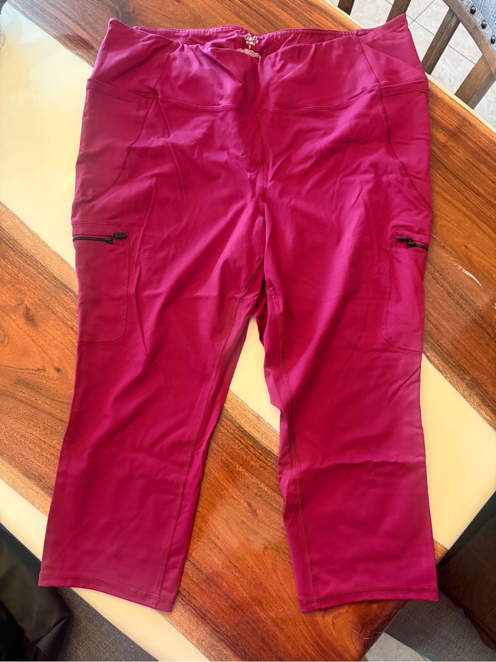 Torrid Happy Camper Cropped Leggings – Size 3 (3X) – Burgundy/Deep Pink